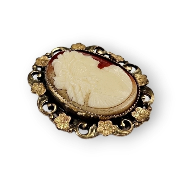 VINTAGE Cameo Brooch Pendant Ornate Flower Grecian Lady Resin Gold Plated Floral - Picture 2 of 11